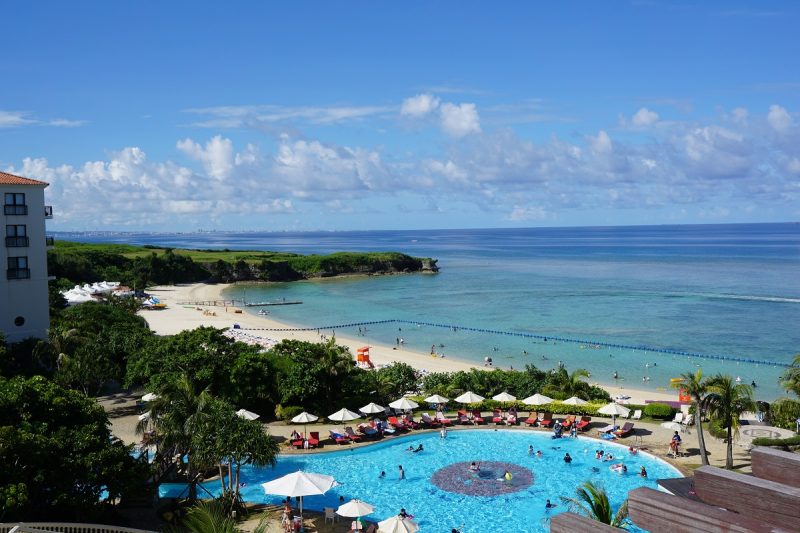 沖縄ホテル日航アリビラ「ニライビーチとプール」